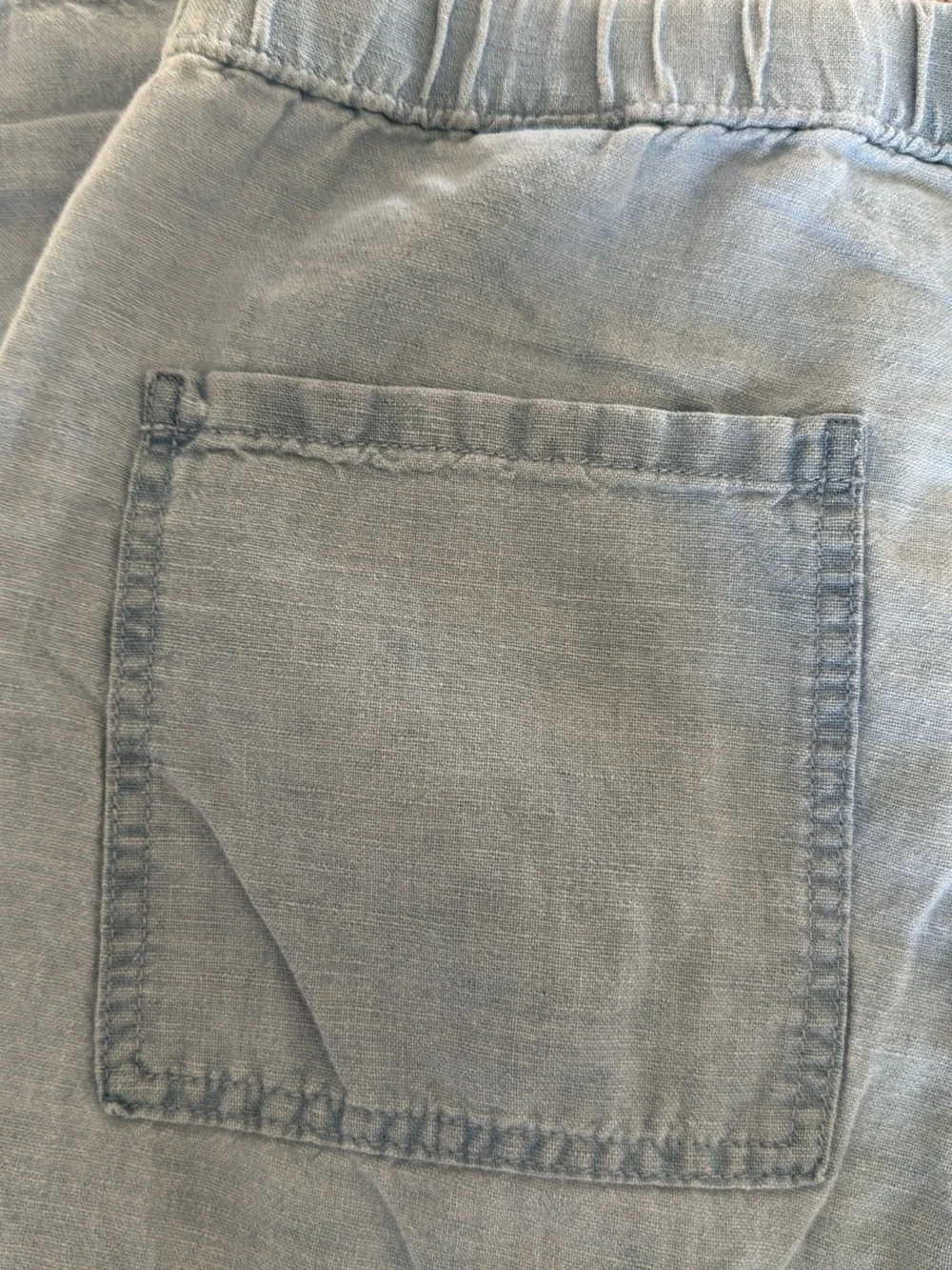 ☁️ Effortless Comfort: Banana Republic Linen-Blend Pants 🌊